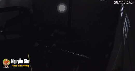 Như kiểu cả thế giới quay lưng với cô ấy vậy??