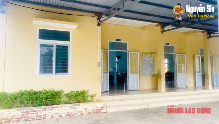 Quảng Trị: Thầy Hiệu trưởng trực tiếp xắn tay vào bếp chế biến món cá kho cho học sinh ăn; ăn xong, hơn 40 em bị ngộ độc