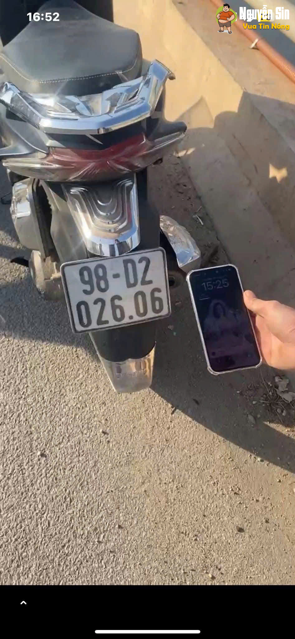 Bạn gái 2.0.0.5 để lại xe và điện thoại trên cầu Đông Xuyên – Bắc Ninh.Hiện tại cqcn vẫn đang tìm kiếm, mong có phép màu 