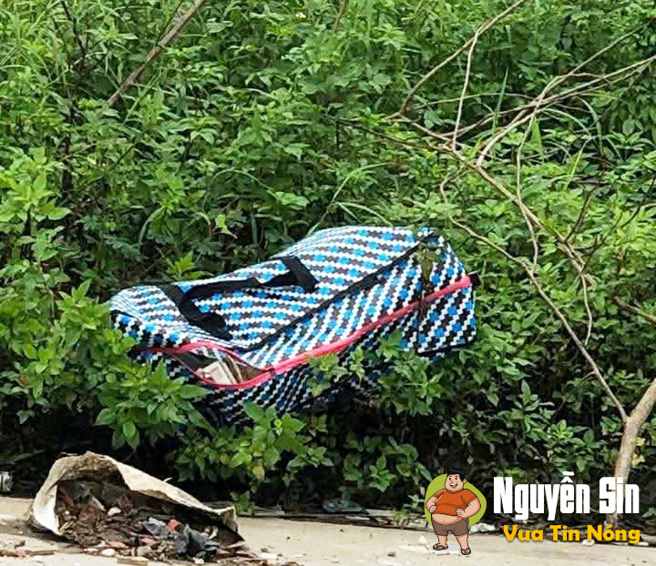 Phát hiện thjth3 bé trai trong túi bạt ven đường ở Ninh Bình Phát hiện thjth3 bé trai trong túi bạt ven đường ở Ninh Bình