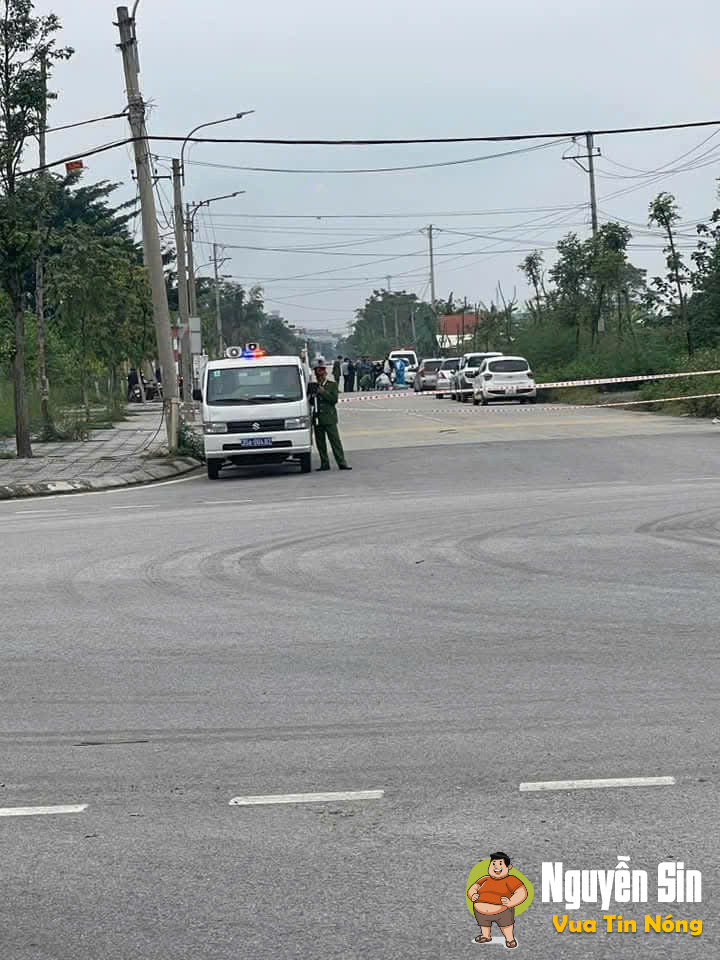 Phát hiện thjth3 bé trai trong túi bạt ven đường ở Ninh Bình Phát hiện thjth3 bé trai trong túi bạt ven đường ở Ninh Bình