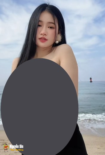 Biển xanh nắng vàng và con h@`u đen