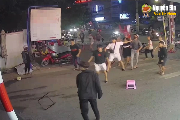 Vjdeo nhóm người….uýnh ng ta xong bảo nhầm!!! sự việc vừa mới xảy ra!