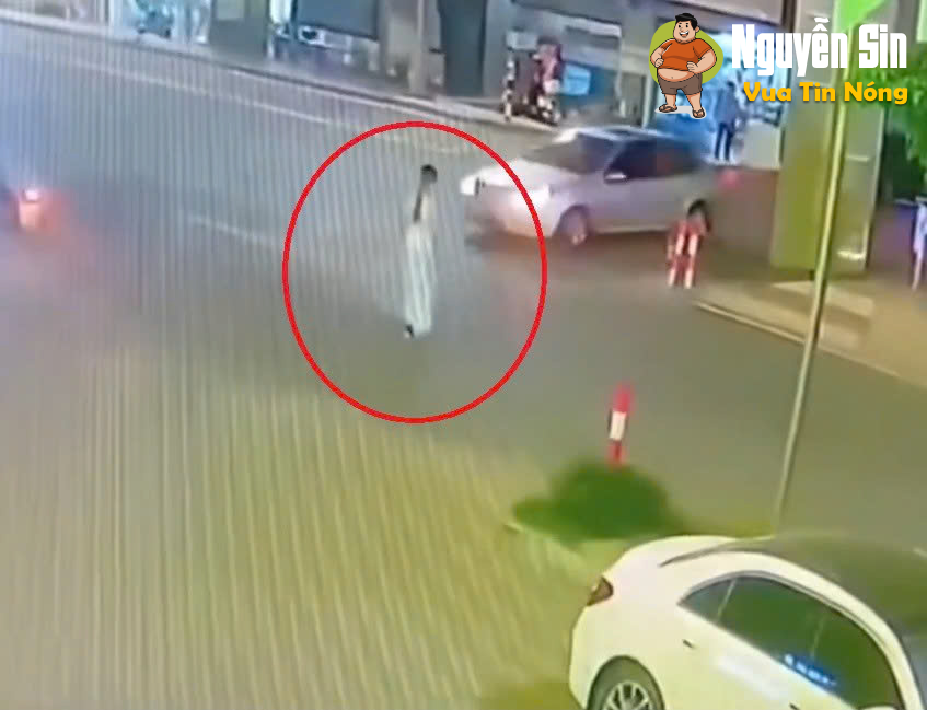 Không hiểu ô tô đi kiểu gì.. daman quá!!!