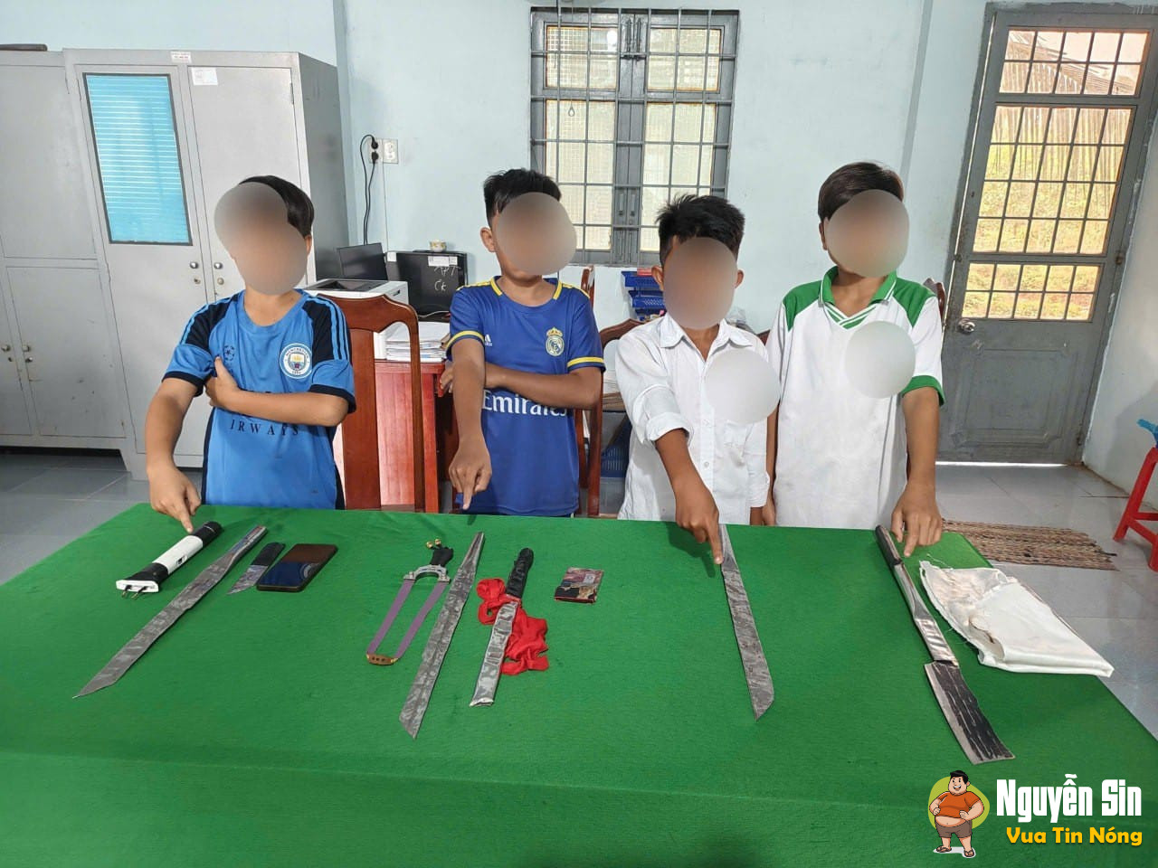 Vĩnh Long: Kịp thời ngăn chặn 04 hs L6 mang đi gi:ải qu:yết m/:@u thu@n? Vĩnh Long: Kịp thời ngăn chặn 04 hs L6 mang đi gi:ải qu:yết m/:@u thu@n?