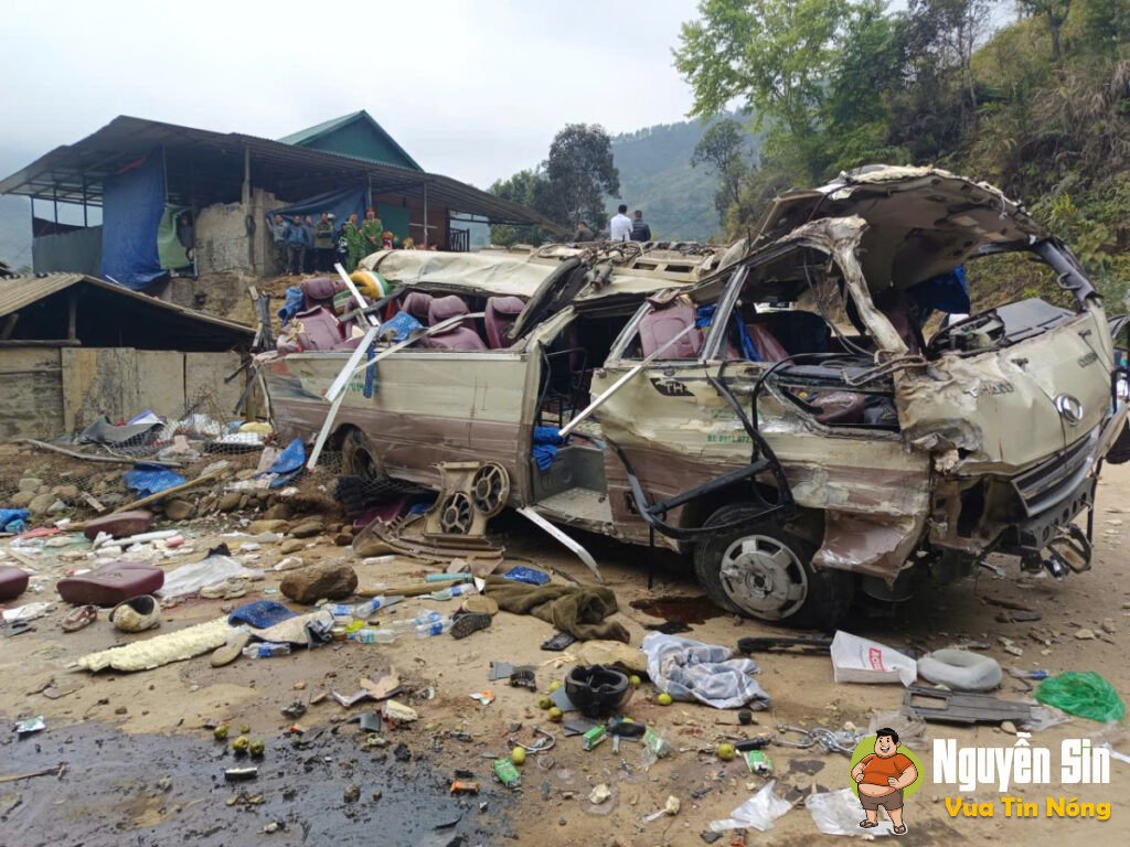 Xót xa: Lật xe chở đoàn từ thiện ở Lào Cai,