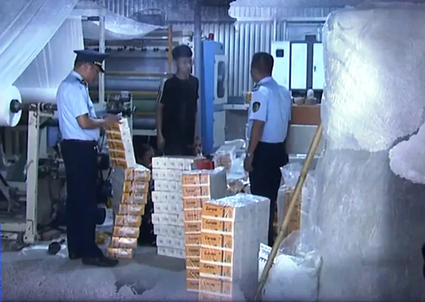 Phát hiện nhiều mẫu khăn giấy chứa vi khuẩn vượt ngưỡng cho phép 13 lần: Chuyên gia cảnh báo 1 loại ngấm đẫm chất gây dị ứng, UT