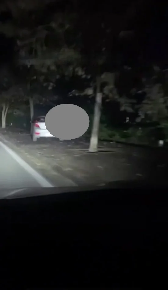 Thời tiết lạnh dị mà ac cũng đi pic cà bôn à