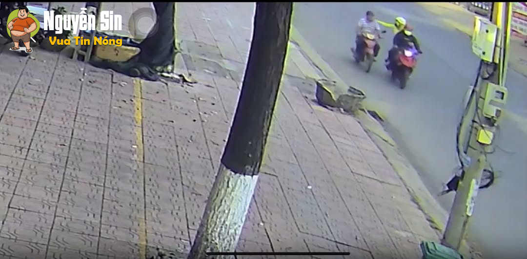 Lâm Đồng: 1 ng đàn ông b! cươ’p dây chuyền khi đang đi xe ma’y kh!ến ông nga~ xuốg đường và kh qua kho?i sau đó Lâm Đồng: 1 ng đàn ông b! cươ’p dây chuyền khi đang đi xe ma’y kh!ến ông nga~ xuốg đường và kh qua kho?i sau đó