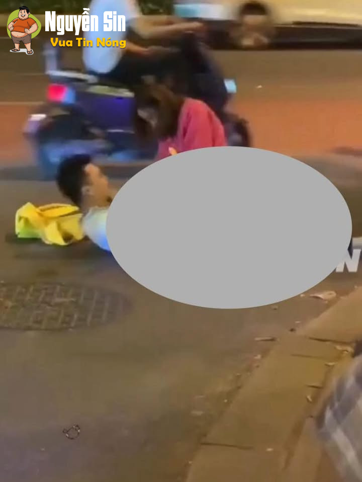 Vjdeo cặp đôi làm chuy-ệ-n kh-ó hiểu giữa đường